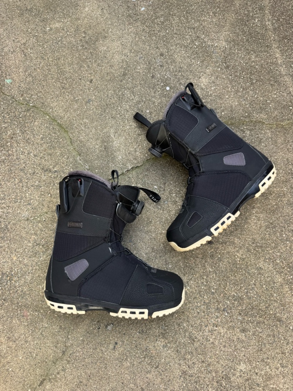 Salomon Savage BOA Snowboard Boots Mens Size 7.5 Black Snow Boots Winter Gear